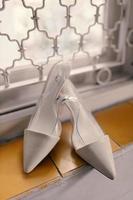 elegante witte trouwschoenen foto