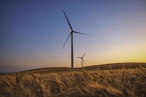 een windturbine. elektriciteit windgenerator foto