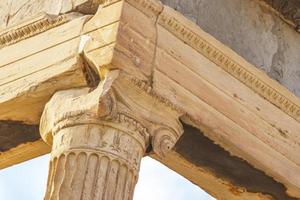 akropolis van athene ruïnes details sculpturen griekenland hoofdstad athene griekenland. foto