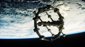 enorm ruimteschip neemt positie in over aarde-elementen geleverd door nasa foto