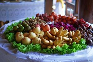 kleurrijke platliggende foto bruiloft eten ceremonie