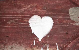 liefdeshart op houten textuurachtergrond, valentijnsdagconcept foto