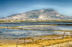 de zoutvlakten van trapani, sicilië, italië foto