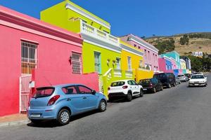 kleurrijke huizen bo kaap district kaapstad, zuid-afrika. foto
