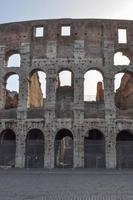 het colosseum aka colosseum of colosseo in rome italië foto