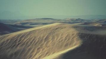 lege wijk woestijnduinen bij liwa foto