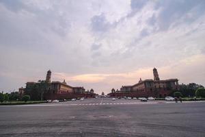 rashtrapati bhawan op de rajpath-weg, new delhi in gouden uur met reflectie. ook bekend als president landgoed foto