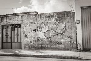 playa del carmen mexico 02 februari 2022 typische straatcityscape muurschilderingen van playa del carmen mexico. foto