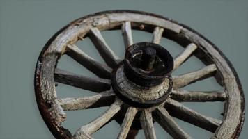 handgemaakte rustieke vintage houten wiel gebruikt in middeleeuwse wagens foto