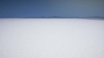 geweldig natuurlijk landschap van zoutvlakten foto