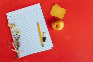 terug naar school, de wazige achtergrond op de houten vloer foto