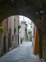 uitzicht op de stad montefiascone foto