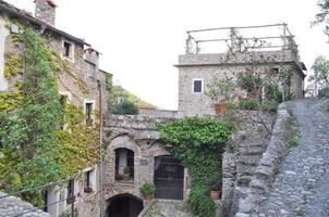 caruggio van genua smalle straatjes in de oude stad foto