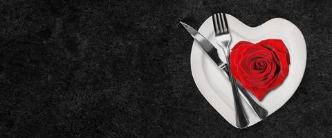 Valentijnsdag hartvormig eet- of gezondheidsvoedingsconcept. foto