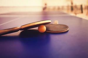 twee tafeltennisrackets foto