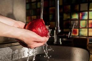 appel wassen onder water foto