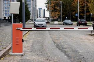 parkeerplaats slagboom foto