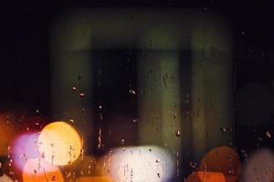 regendruppels op het raam foto