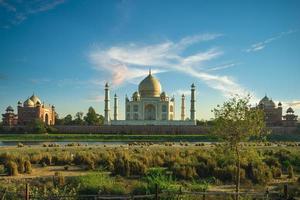 UNESCO-werelderfgoed Taj Mahal in Agra, India in de schemering foto