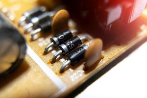 close-up diodes op de printplaat foto
