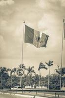 enorme mexicaanse groen wit rode vlag in akumal mexico. foto