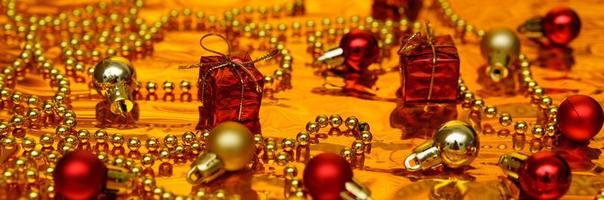 kerstdecor op een gouden achtergrond foto