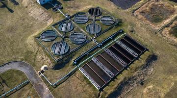 luchtfoto van de rioolwaterzuiveringsinstallatie van de stad opole foto