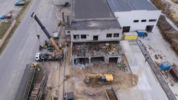 ontmanteling van industrieel gebouw bovenaanzicht foto