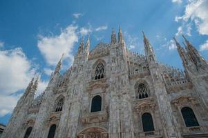 de torenspitsen van de kathedraal van Milaan foto