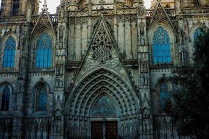 kathedraal van barcelona in de gotische wijk, catalonië, spanje foto