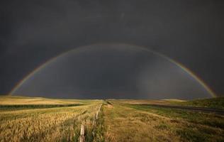 hagel storm en regenboog foto