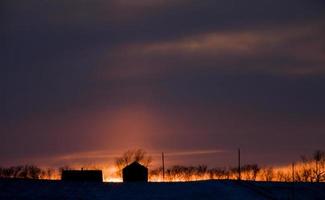 zonsondergang in de winterprairie foto