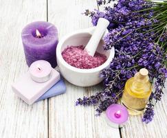 spa producten met lavendel foto