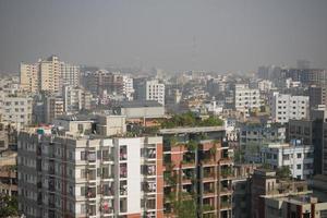 dhaka stadsgebouwen op zonnige dag foto