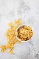 rauwe farfalle pasta foto