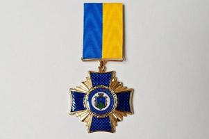 Oekraïense medaille 70e oorlogsverjaardag op witte achtergrond foto