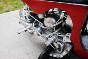 close-up details van handgemaakte motormotor op motorfiets foto