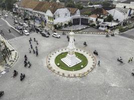 luchtfoto van tugu jogja of yogyakarta monument, indonesië. Yogyakarta, Indonesië - januari 2021 foto