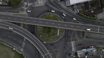 bovenaanzicht vanuit de lucht van het viaduct van Jobor in de ochtend. Yogyakarta, Indonesië - oktober 2020 foto