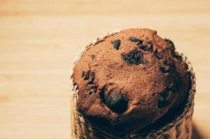 ronde chocoladekoekjes in stromand foto