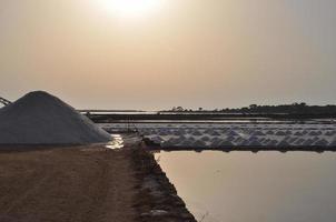 zoute zoutvlakten in marsala foto