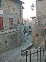 uitzicht op piancastagnaio in toscane, italië foto