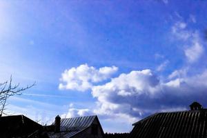 blauwe lucht met wolk close-up prachtige natuur foto