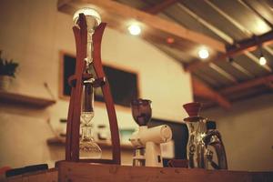 koffieapparatuur, cold drip, grinder, koffiepers en koffieserver foto