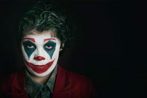 jongen verkleed als joker foto