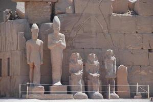 standbeelden in egypte foto
