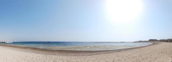 strandpanorama in de zomer foto