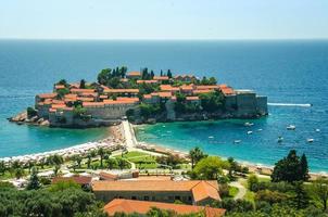 sint stephen eiland in de buurt van budva in zonnige dag, montenegro foto