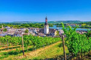 luchtfoto van wijngaarden rheingau wijngebied, rudesheim am rhein historisch stadscentrum foto