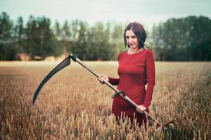 vrouw met vlecht in het bos foto